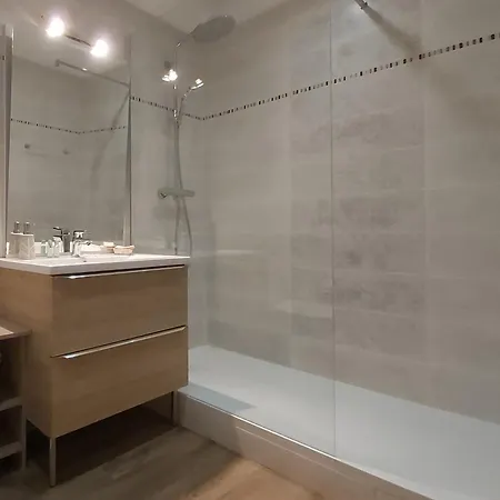 Апартаменты :) Spacieux T4 Aeroport, Ensoleille, Deco Soignee Бланьяк